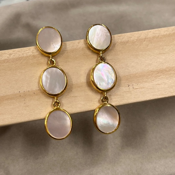 New J.Crew Mother of Pearl & Gold Plated Ring and Earring Set - Picture 13 of 15
